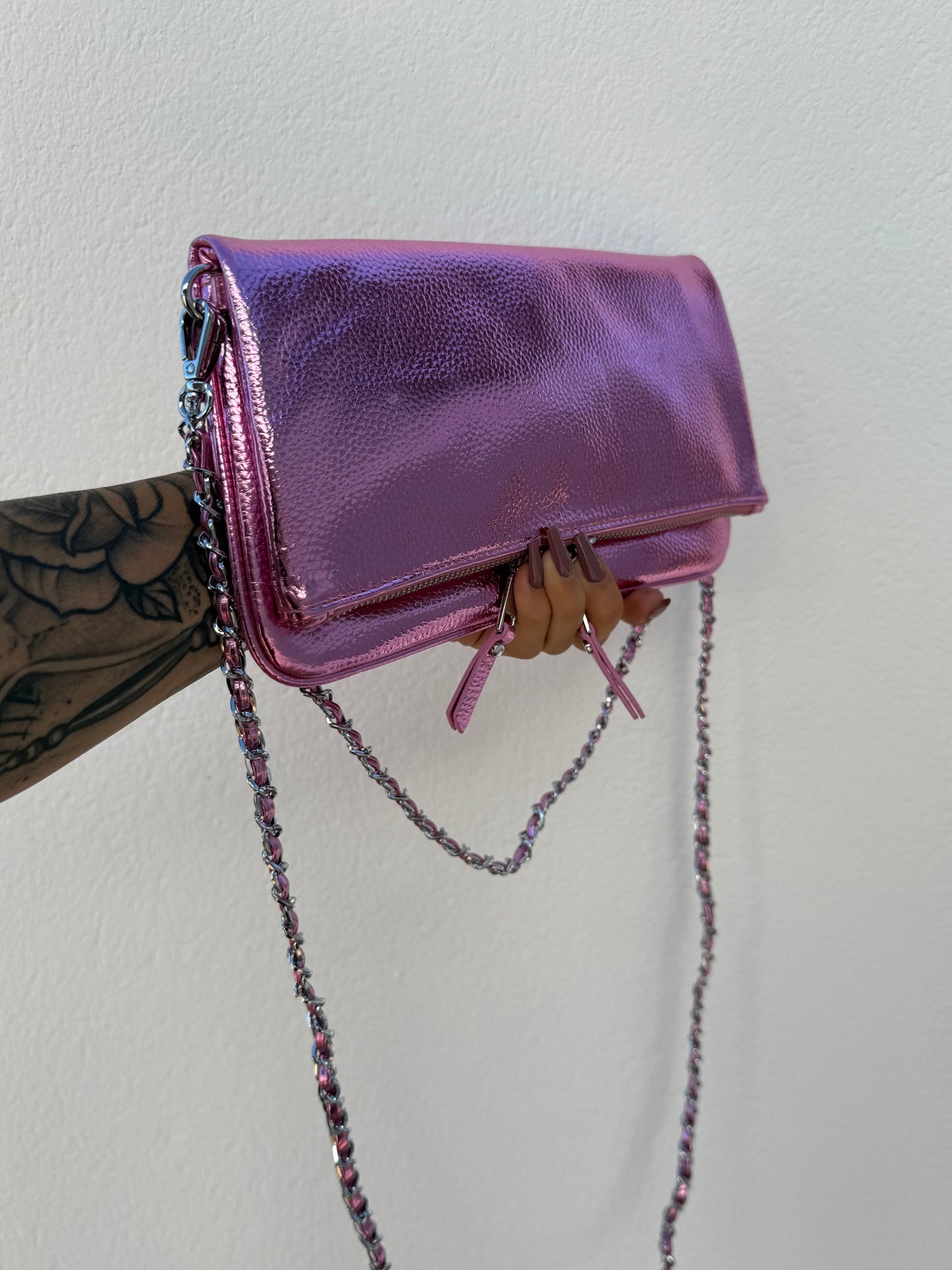 BOLSO PIEL DOBLE CADENA ROSA METALIZADO